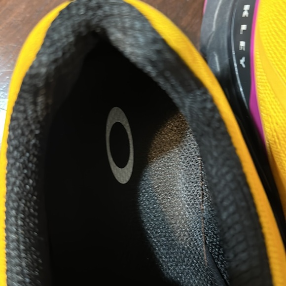Oakley size 12 like new sneakers - Picture 2 of 6